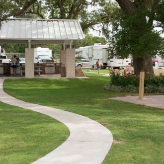 Brazoria Lakes RV Resort bbq and picnic area